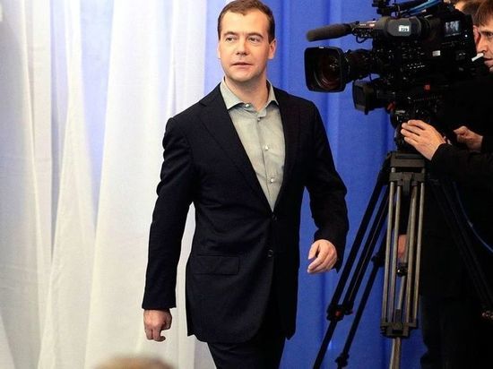 Медведев предрек окончание «бурного романа» европейцев с украинцами