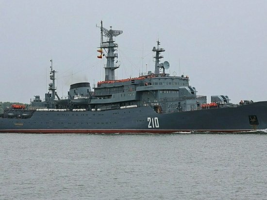 В Балтийск прибыл учебный корабль Балфлота «Смольный»