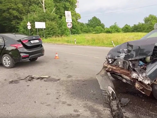 Под Калининградом Hyundai Solaris врезался в Volkswagen Passat