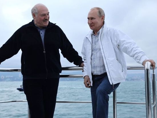 Лукашенко объяснил, из-за чего обсудил с Путиным ядерное оружие
