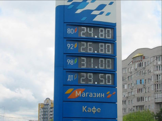 В Омске в третий раз упал в цене бензин