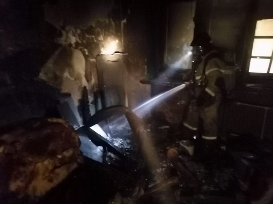 Частный дом вспыхнул в Новоалтайске из-за неосторожности