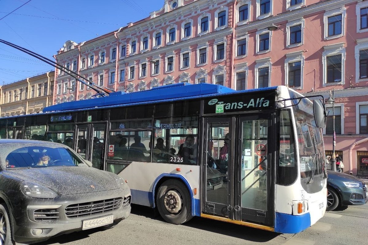 Санкт петербург троллейбус 42. Троллейбус Санкт-Петербург. Петербургский троллейбус. Троллейбус СПБ. Колесо троллейбуса.