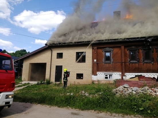 В Вязниках 13 спасателей тушили жилой дом