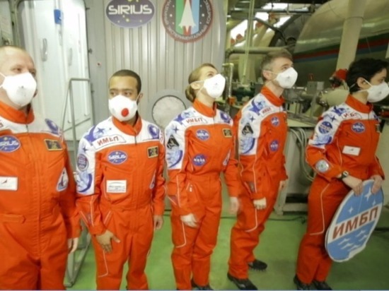 Члены 8-месячного эксперимента по моделированию полёта на Луну покинули в воскресенье наземный экспериментальный комплекс в Институте медико-биологических проблем РАН