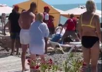 На пляже в Сочи произошла драка, в результате которой попал в реанимацию турист из Минска