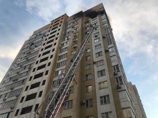 Вечером в Волгограде загорелась комната в 16-этажке, есть пострадавший
