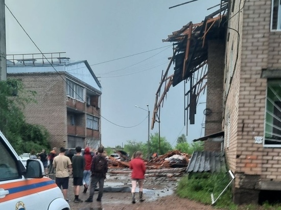 Ветер повредил шесть крыш домов в Чите