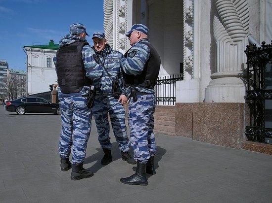 На московской парковке в багажнике машины нашли полуразложившийся труп мужчины