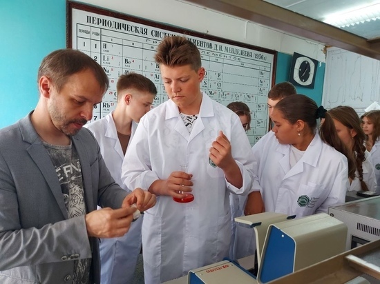 Похимичим: в Иванове юные химики проводят научные эксперименты