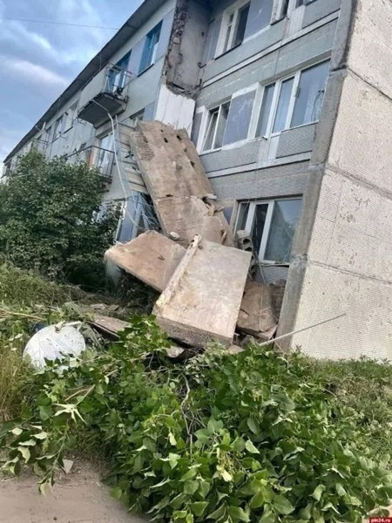 Дом с обрушившимся балконами в Плюссе не был признан аварийным