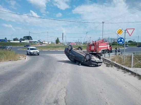 Два человека попали в больницу после ДТП на кольце на улице Конева в Вологде