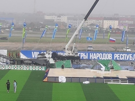 На открытии стадиона в Якутии сильный ветер обрушил конструкции - пострадали 18 человек