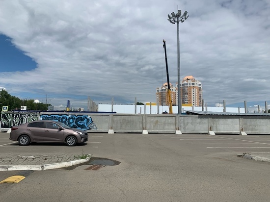 В Томске на площадях сгоревшей "Ленты" на Елизаровых началась стройка