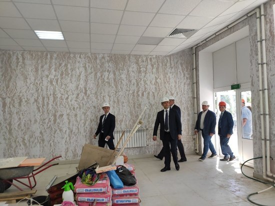 Ход ремонта Дома культуры в Гдовском районе оценил губернатор