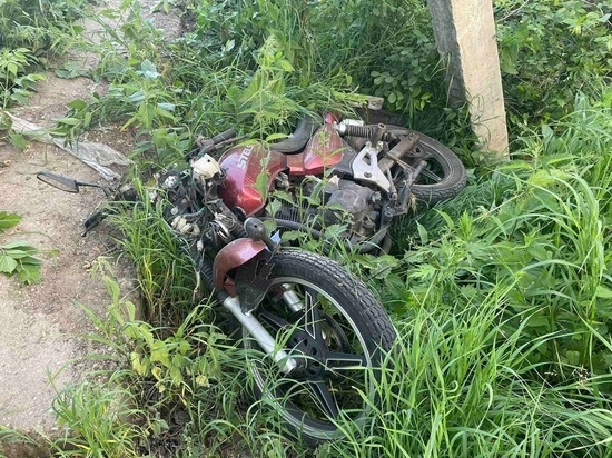 Мотоциклист на «Stels» врезался в столб в Тверской области