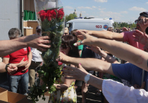 Поклонники Юрия Шатунова до сих пор гадают, кто же доставил фургон роз на прощание с кумиром
