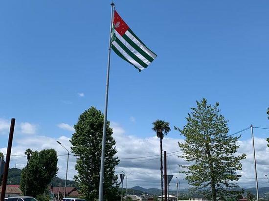 Полиэтиленовые пакеты и принудительное автострахование: тамбовчане рассказали об отдыхе в Абхазии