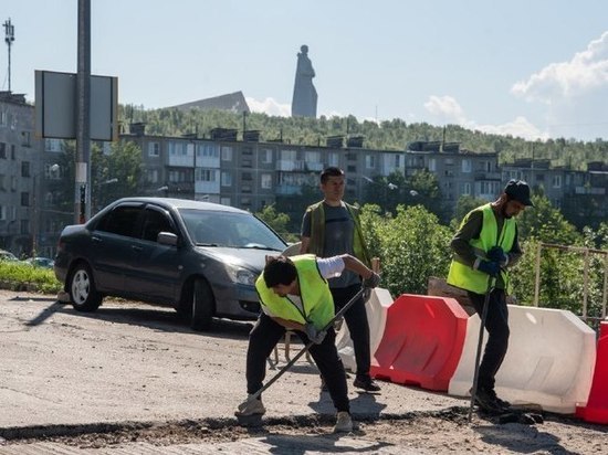 Ремонт дорог рядом с «Ждущей» в Мурманске перешел на заключительный этап