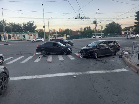 В Новосибирске 2-летняя девочка стала жертвой аварии на улице Фрунзе