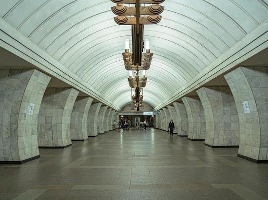 Девушка погибла после падения на рельсы в московском метрополитене
