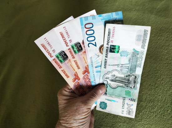 Имеющие 30 лет стажа пенсионеры получать 9000 рублей