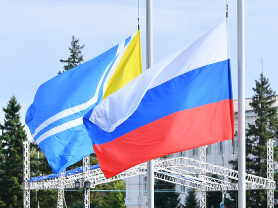 Депутата с желто-голубым флагом Тувы "развернули" на Красной площади