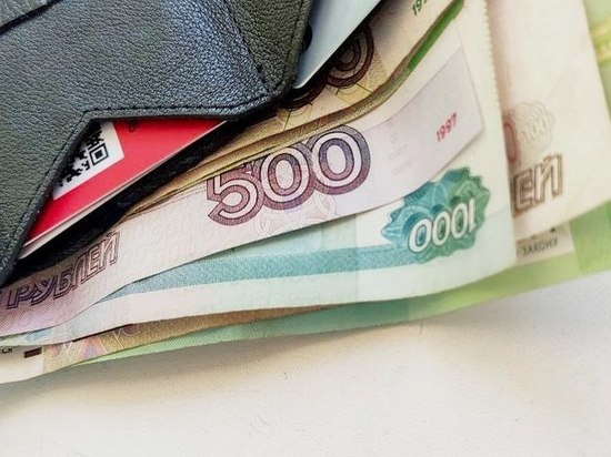 Пенсионер расплатился на тамбовской заправке фальшивой купюрой в 2 тысячи рублей