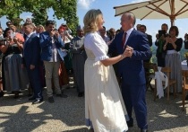 Бывшая глава МИД Австрии Карин Кнайсль уехала из страны