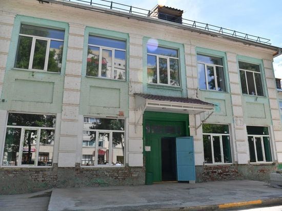 Роман Бусаргин потребовал завершить ремонт школы №7 в Балашове к 1 сентября