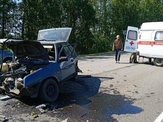 В Курской области при столкновении легковушек ВАЗ и Kia ранены три человека