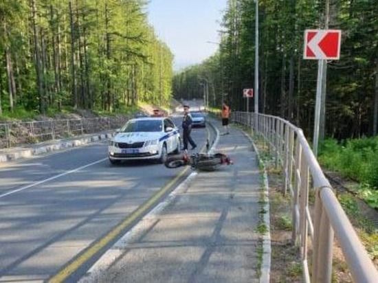 Водитель и пассажир мопеда пострадали в ДТП в Южно-Сахалинске