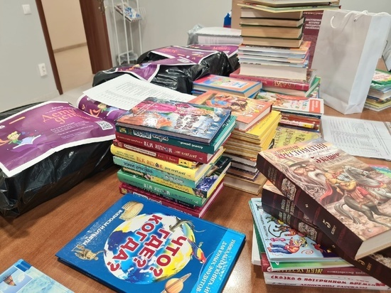 Жители Ноябрьска собрали 300 книг для детей из ДНР и ЛНР