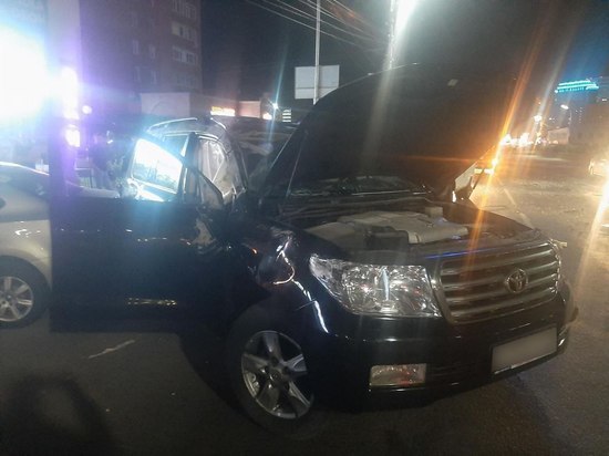 Ночью в центре Рязани водитель Toyota устроил массовое ДТП, пострадали двое