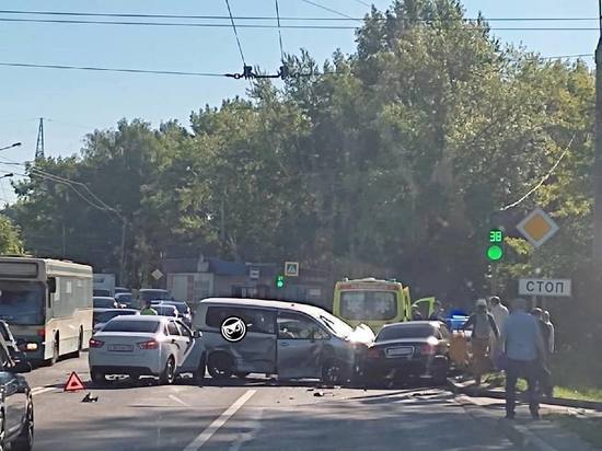 В среду утром в Пензе жестко столкнулись три автомобиля
