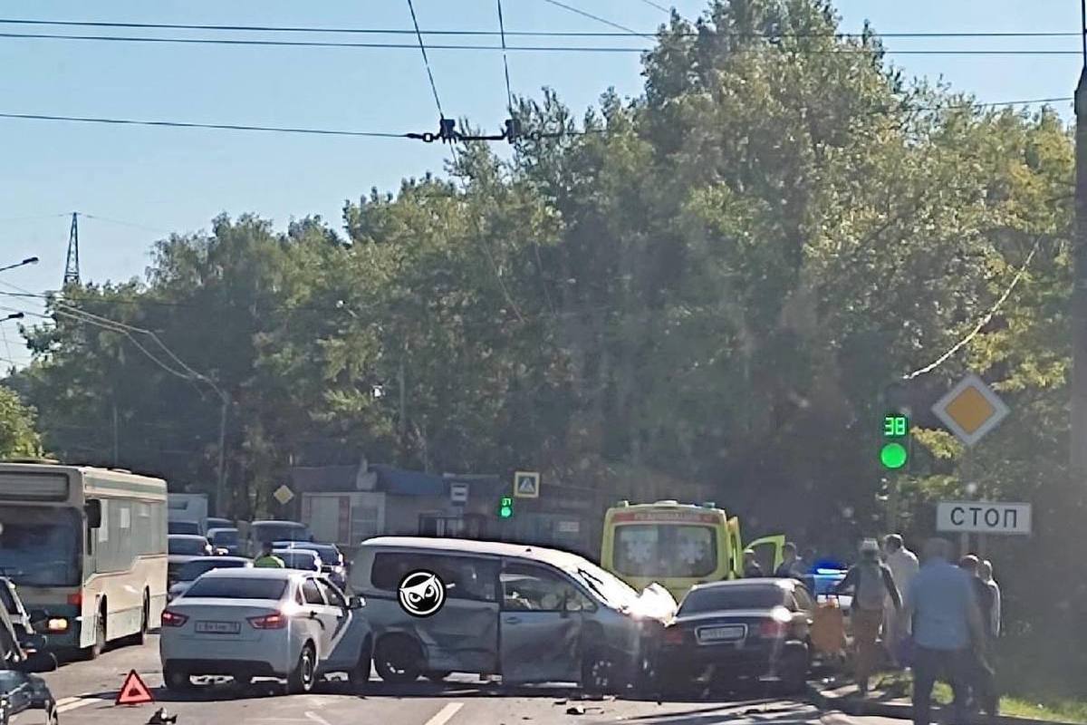 В Пензе утреннее ДТП парализовало Проспект Победы - МК Пенза