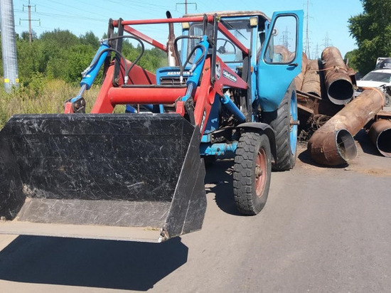 В Рязани в столкновении Nissan и трактора пострадали четверо
