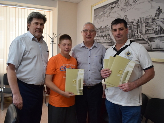 В Иванове наградили школьников, которые спасли тонущего друга