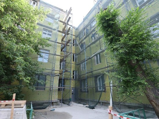 В Челябинске проводят ремонт фасадов многоэтажных домов