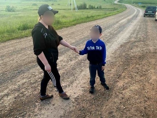 Заблудившегося в лесу ребенка нашли и вывели из леса в Удмуртии
