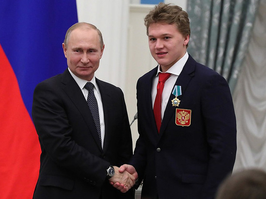 СЭ: хоккеист Капризов успел уехать в США после скандала с Федотовым