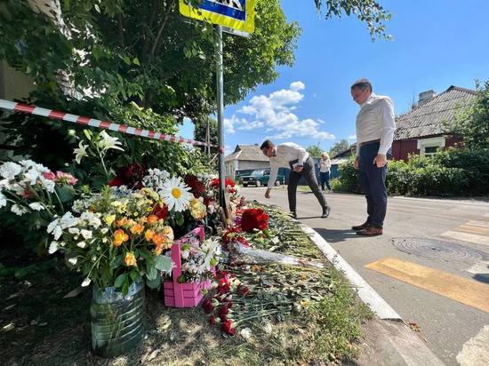 Место трагедии в Белгороде превратилось в народный мемориал