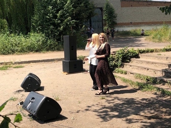 Курские сестры Толмачевы выступили с концертом перед военнослужащими в Рыльском районе