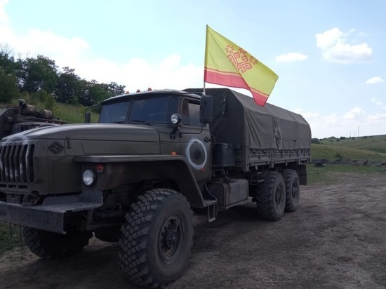 Жители Чувашии отправили национальный флаг республики земляку, участвующему в военной спецоперации на Украине