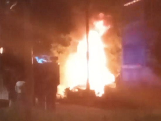 Ночью в Юности в Твери сгорели две машины: видео
