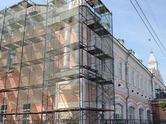 Наполовину отремонтирован фасад детской музыкальной школы № 1 в Вологде