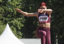 Александра Трусова собирается покорить все виды спорта, в которых нужно прыгать. После прыжков в длину серебряный призер Олимпиады-2022 переключилась на прыжки с шестом. «МК-Спорт» расскажет, где 18-летняя фигуристка себя еще не проявила. 