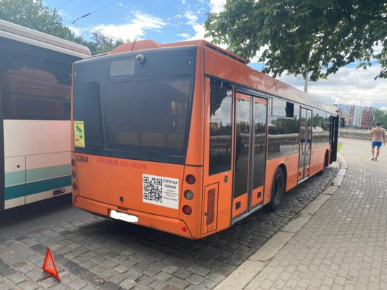 В Калининграде 60-летняя пассажирка автобуса упала из-за резкого торможения