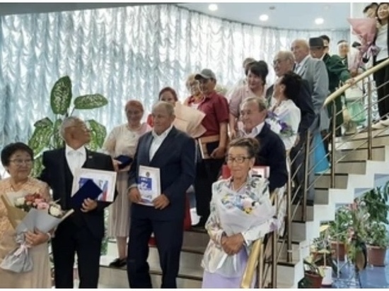 В Якутии прожившим в браке более 50 лет семейным парам вручили медали