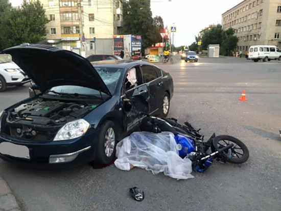 Опубликовано видео смертельной аварии с участием байкера в Волгограде